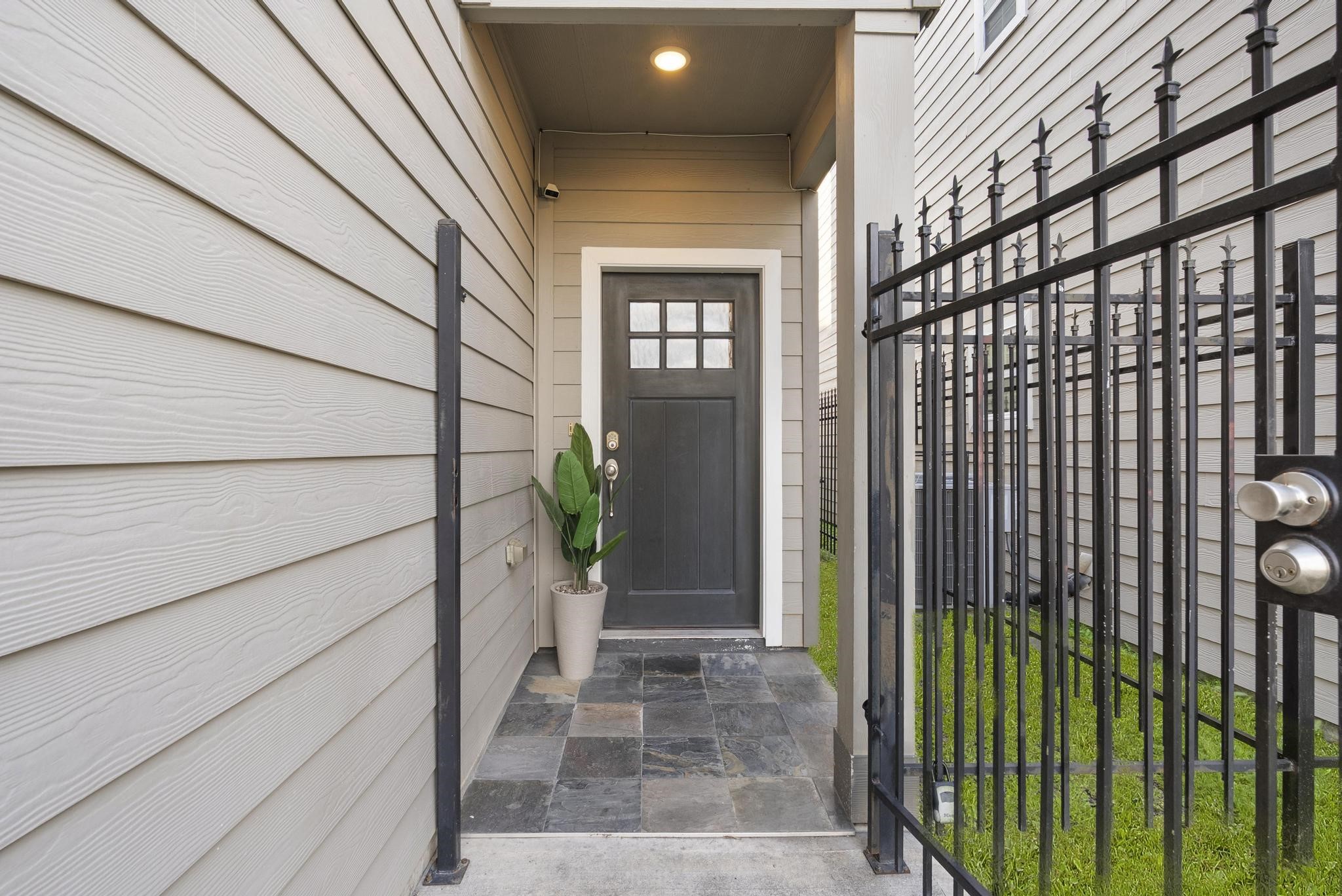 4004 Weslow Street Houston, TX 77087 - Photo 4 of 28 Welcome to 4004 Weslow!