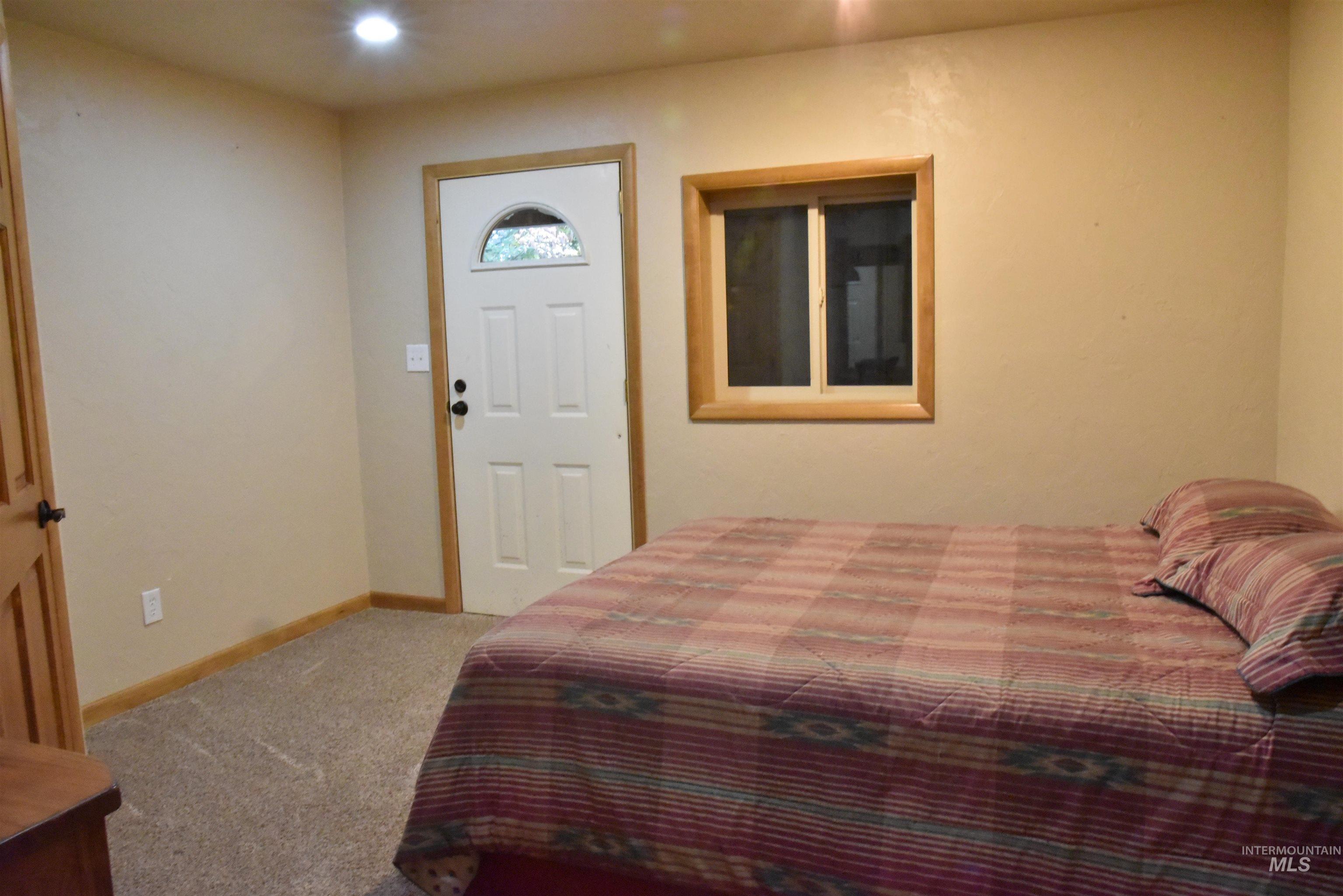 391457 Highway 95 Plummer, ID 83851 - Photo 16 of 39 Bedroom featuring light carpet and recessed lighting