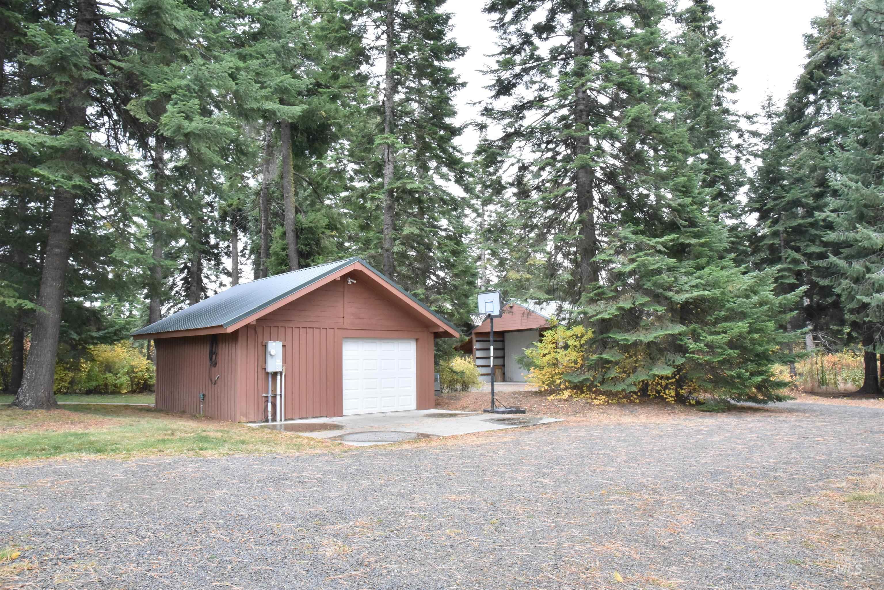 391457 Highway 95 Plummer, ID 83851 - Photo 20 of 39 Detached garage with view of wooded area and driveway