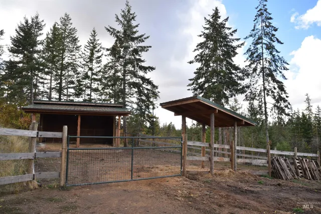 $759,000 | 391457 Highway 95, Plummer, ID 83851