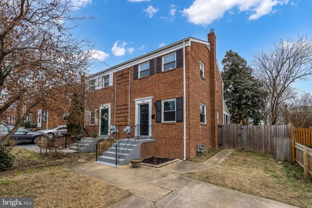 $585,000 | 106 South Hudson Street, Alexandria, VA 22304