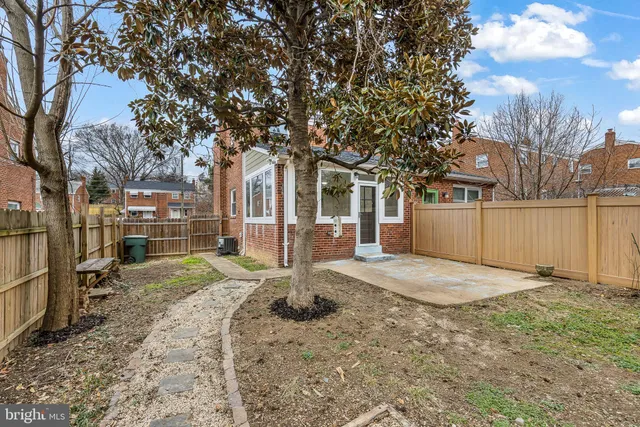 $585,000 | 106 South Hudson Street, Alexandria, VA 22304