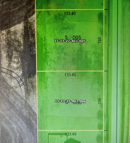 a sign of golf club on a wall