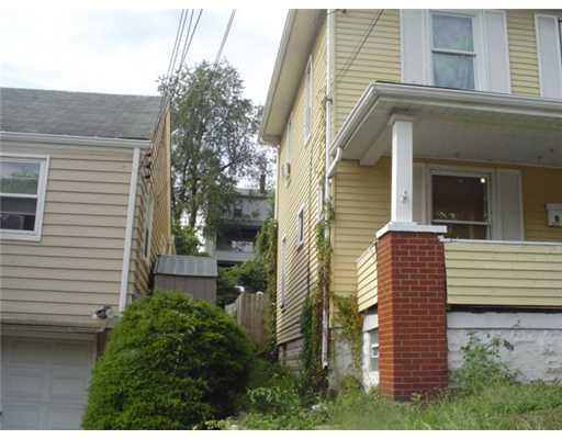 1627 Poplar Street McKees Rocks, PA 15136 - Photo 3 of 3 Exterior Front.