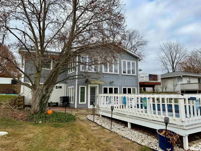 $349,000 | 230 North Shore Drive, Petersburg, IL 62675