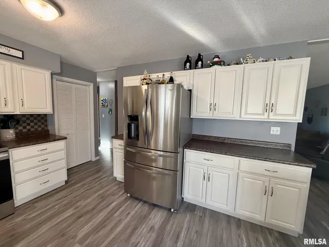 $349,000 | 230 North Shore Drive, Petersburg, IL 62675