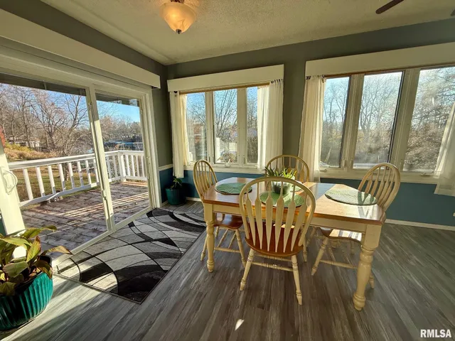 $349,000 | 230 North Shore Drive, Petersburg, IL 62675