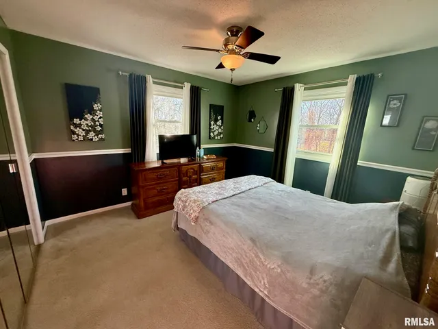 $349,000 | 230 North Shore Drive, Petersburg, IL 62675