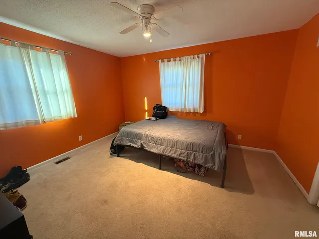 $349,000 | 230 North Shore Drive, Petersburg, IL 62675