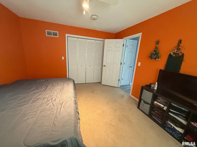 $349,000 | 230 North Shore Drive, Petersburg, IL 62675