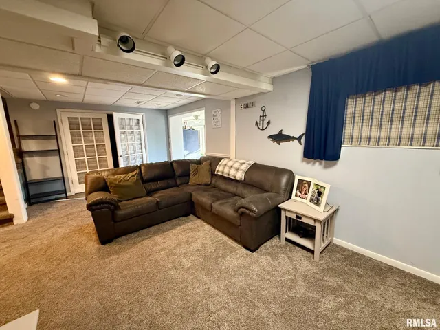 $349,000 | 230 North Shore Drive, Petersburg, IL 62675