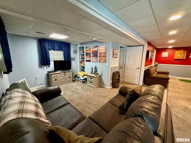 $349,000 | 230 North Shore Drive, Petersburg, IL 62675