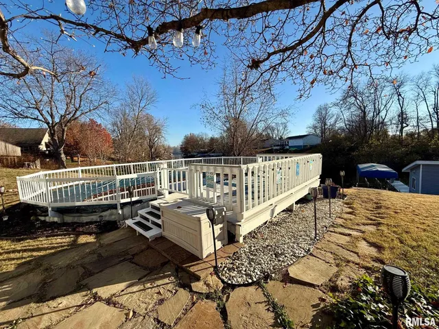 $349,000 | 230 North Shore Drive, Petersburg, IL 62675