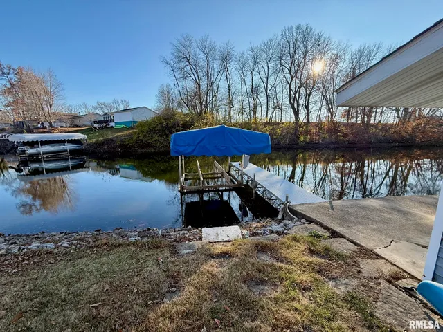 $349,000 | 230 North Shore Drive, Petersburg, IL 62675