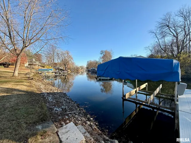 $349,000 | 230 North Shore Drive, Petersburg, IL 62675