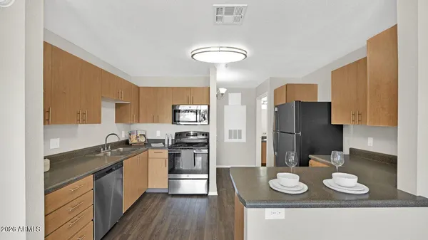 $1,502 | 5611 South 32nd Street, Unit 2, Phoenix, AZ 85040