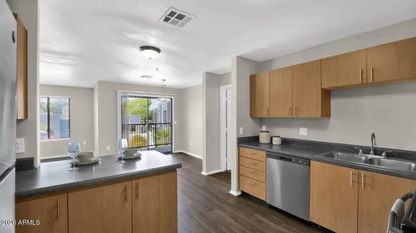 $1,502 | 5611 South 32nd Street, Unit 2, Phoenix, AZ 85040