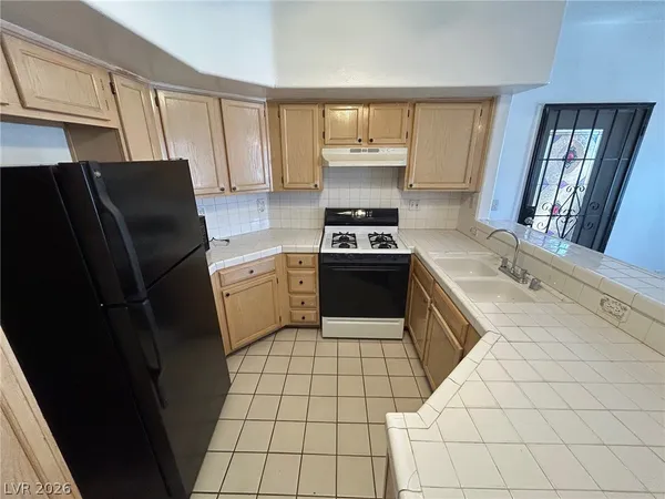 $1,300 | 900 Heavenly Hill Court, Unit 101, Las Vegas, NV 89145