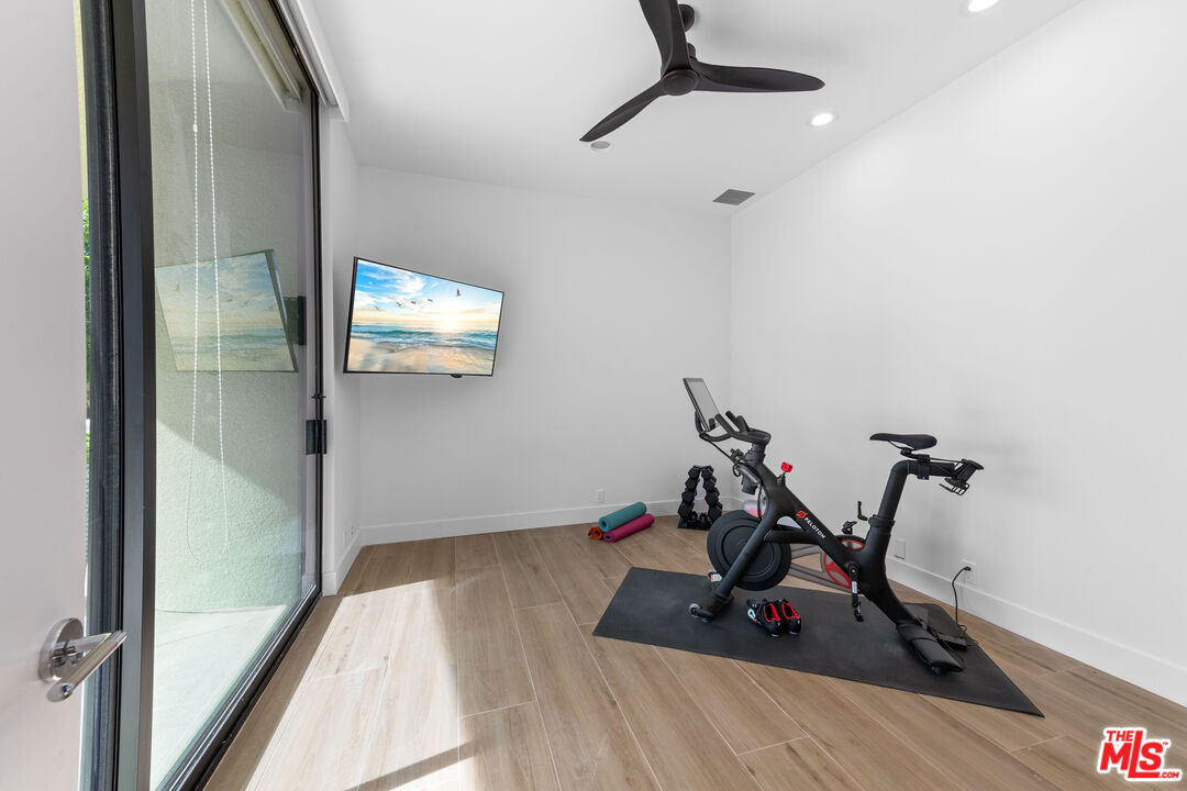 79400 Stonegate La Quinta, CA 92253 - Photo 20 of 46 a view of a room with gym equipment