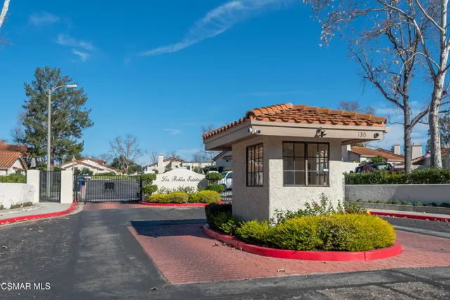 a picture of a room with a floor plan