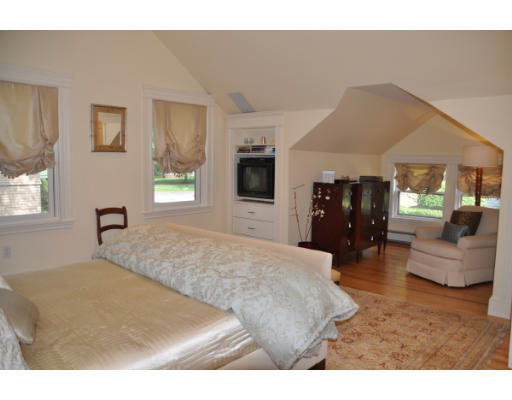 10 Cliff Road Milton, MA 02186 - Photo 9 of 12 Gallery Image 9