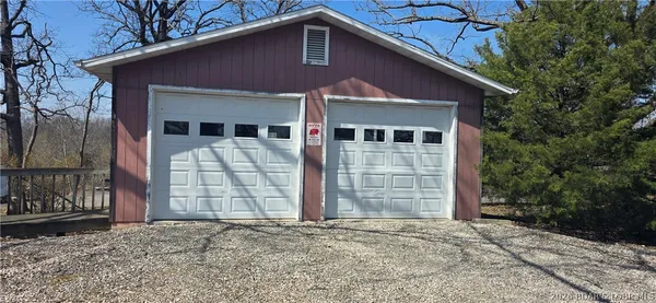 $204,900 | 116 Laurie Heights Drive, Laurie, MO 65037