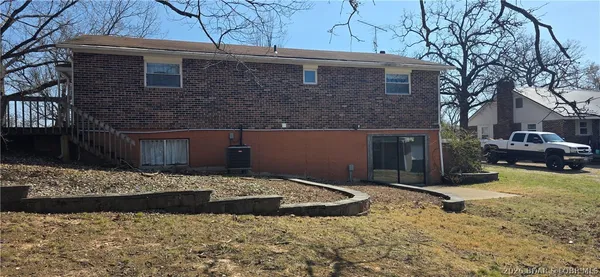 $204,900 | 116 Laurie Heights Drive, Laurie, MO 65037