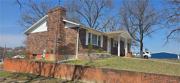 $204,900 | 116 Laurie Heights Drive, Laurie, MO 65037