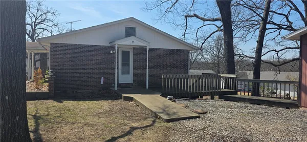 $204,900 | 116 Laurie Heights Drive, Laurie, MO 65037