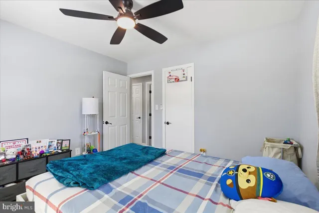 a bed room with a bed