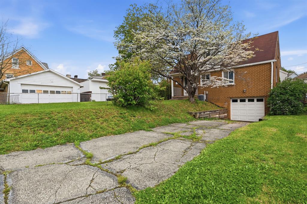 313 Locust Street Turtle Creek, PA 15145 - Photo 3 of 34