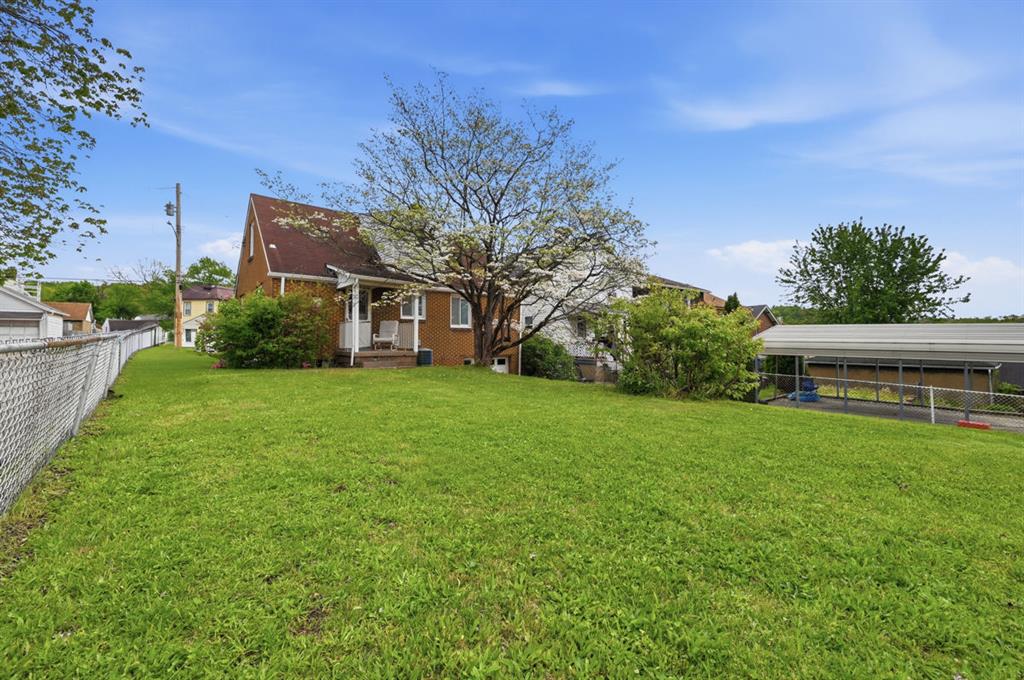 313 Locust Street Turtle Creek, PA 15145 - Photo 4 of 34
