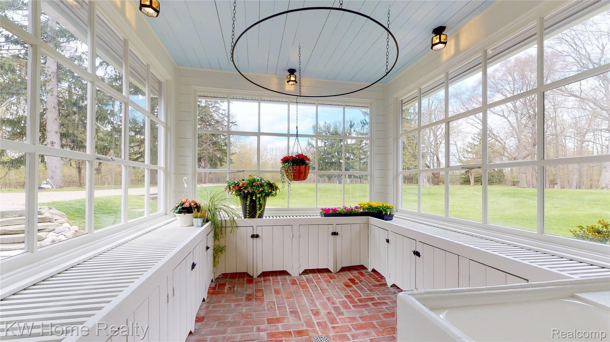 34536 Quaker Valley Road Farmington, MI 48331 - Photo 45 of 55 Interior-2.jpg
