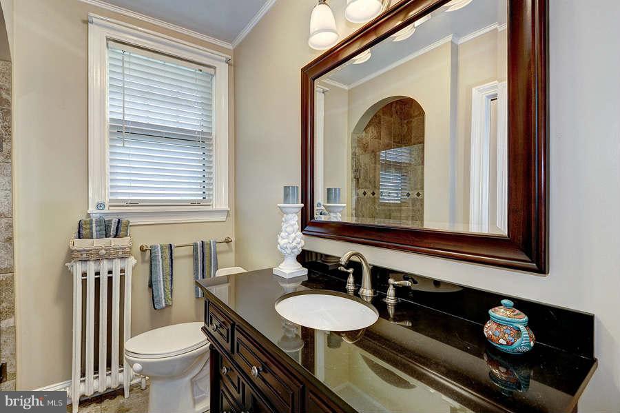 3915 Military Road Northwest Washington, DC 20015 - Photo 16 of 30 Bath (Master)