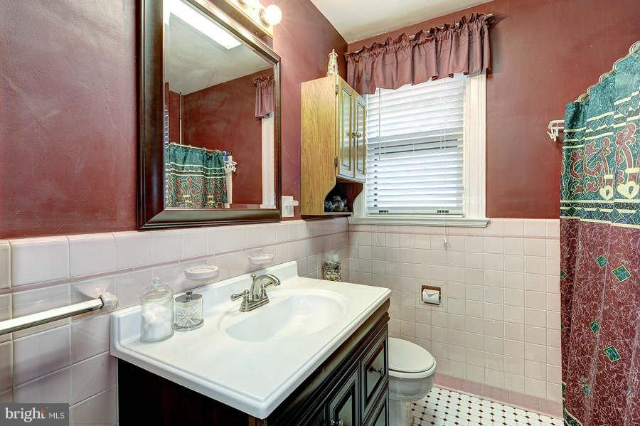 3915 Military Road Northwest Washington, DC 20015 - Photo 19 of 30 Bath