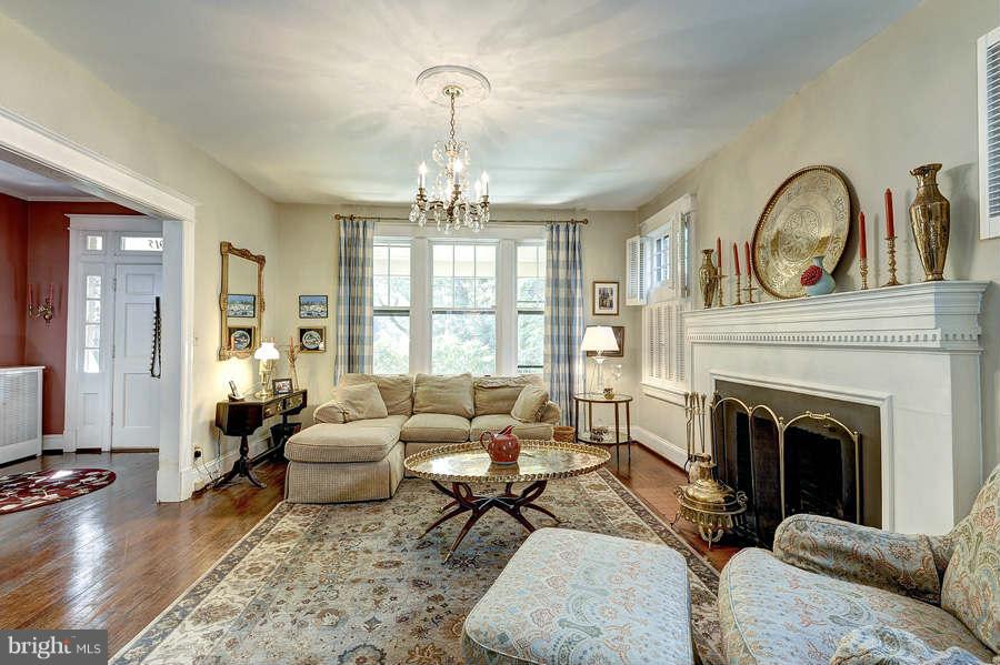 3915 Military Road Northwest Washington, DC 20015 - Photo 6 of 30 Living Room