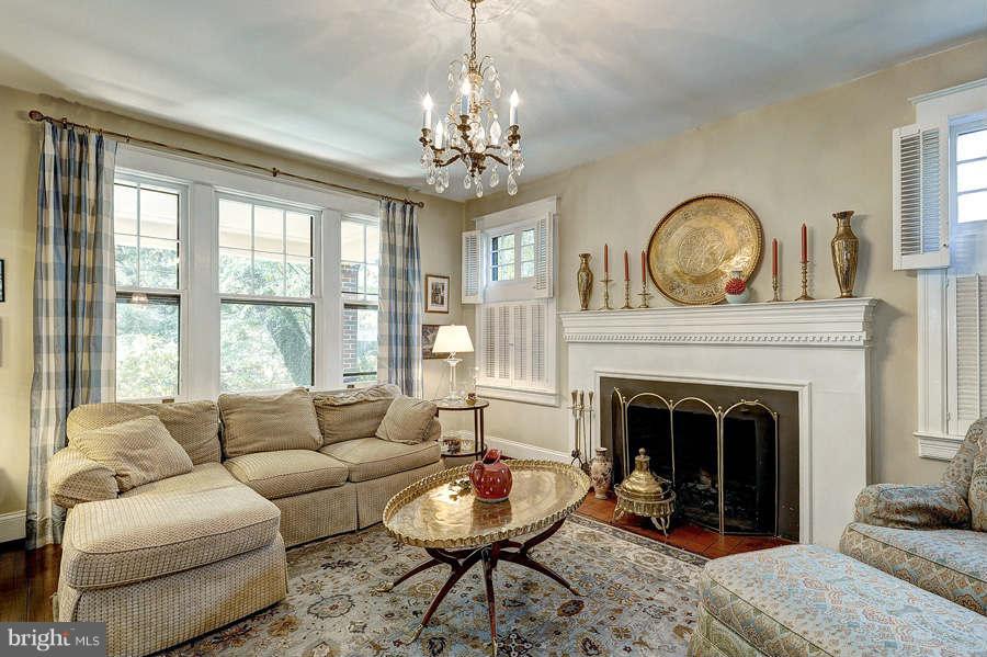 3915 Military Road Northwest Washington, DC 20015 - Photo 7 of 30 Living Room