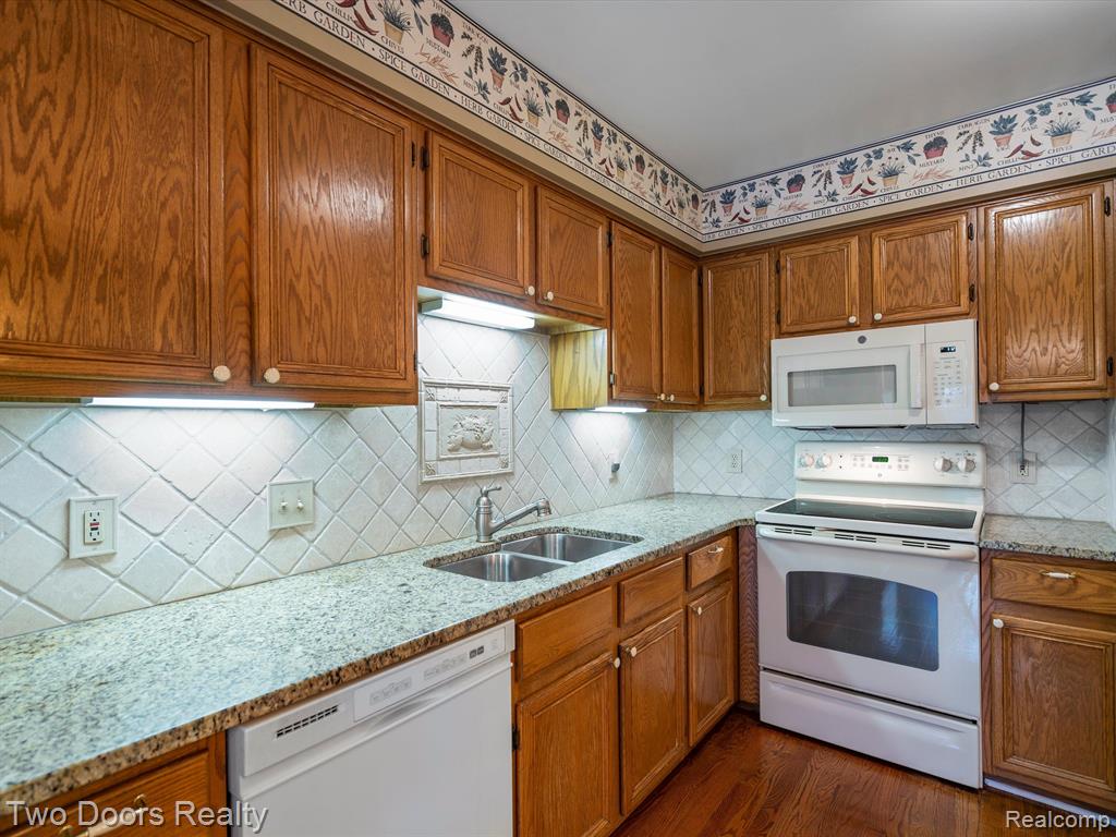 663 Camden Court Rochester Hills, MI 48307 - Photo 14 of 39