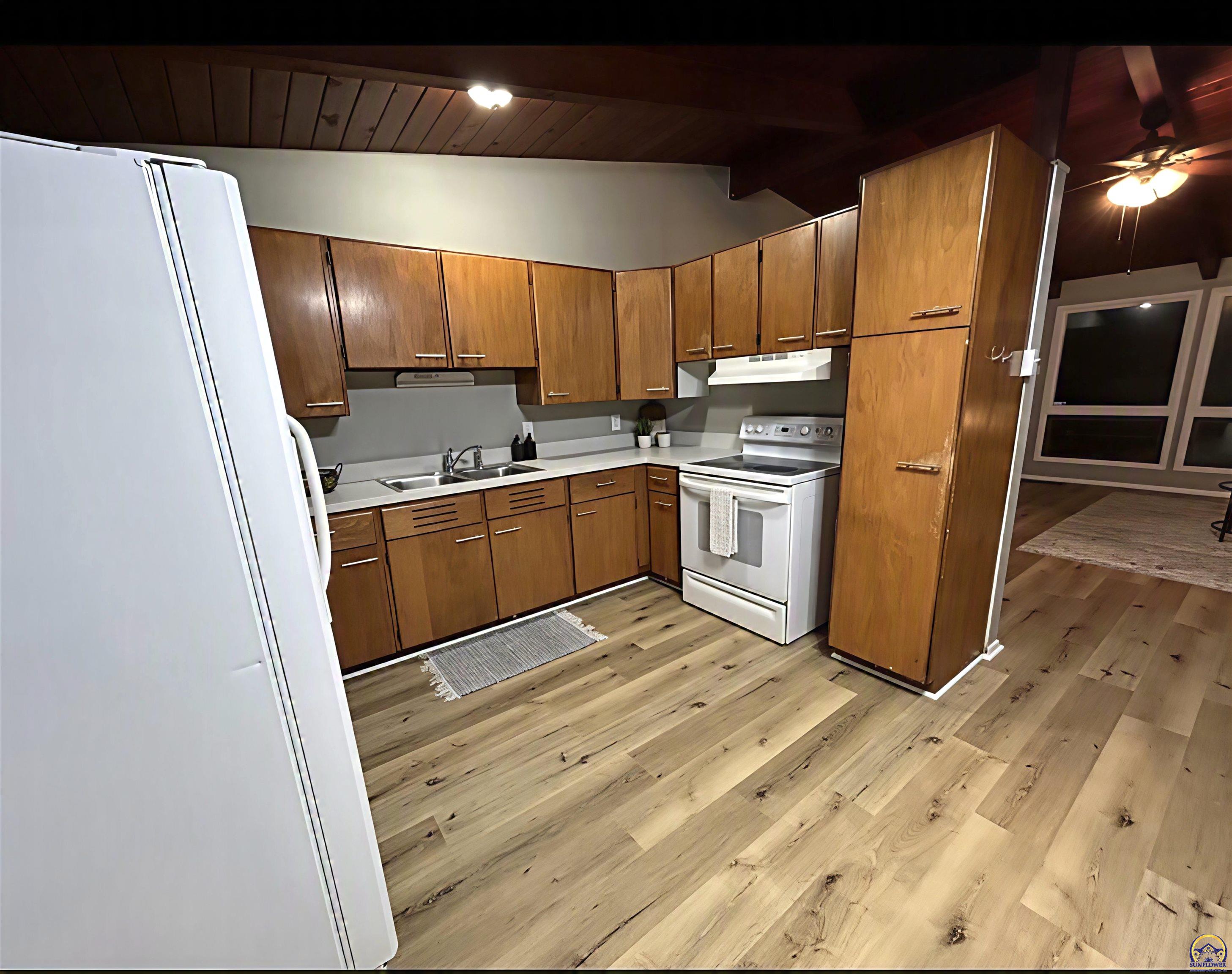 2516 Southwest Burnett Road Topeka, KS 66614 - Photo 8 of 23
