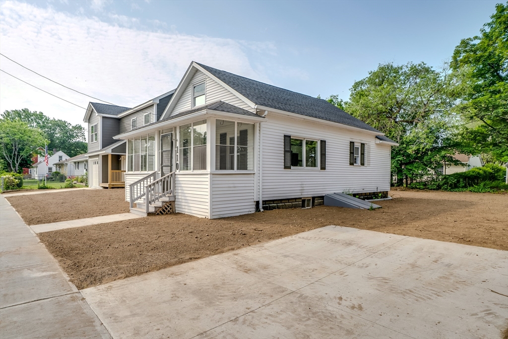 110 Homestead Avenue Springfield, MA 01151 - Photo 5 of 22 Gallery Image 5