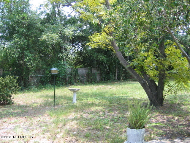 6237 Shetland Road Jacksonville, FL 32277 - Photo 7 of 9 Backyard
