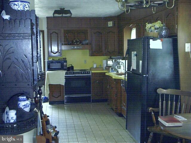 142 Witmer Road Lancaster, PA 17602 - Photo 4 of 12 Gallery Image 4