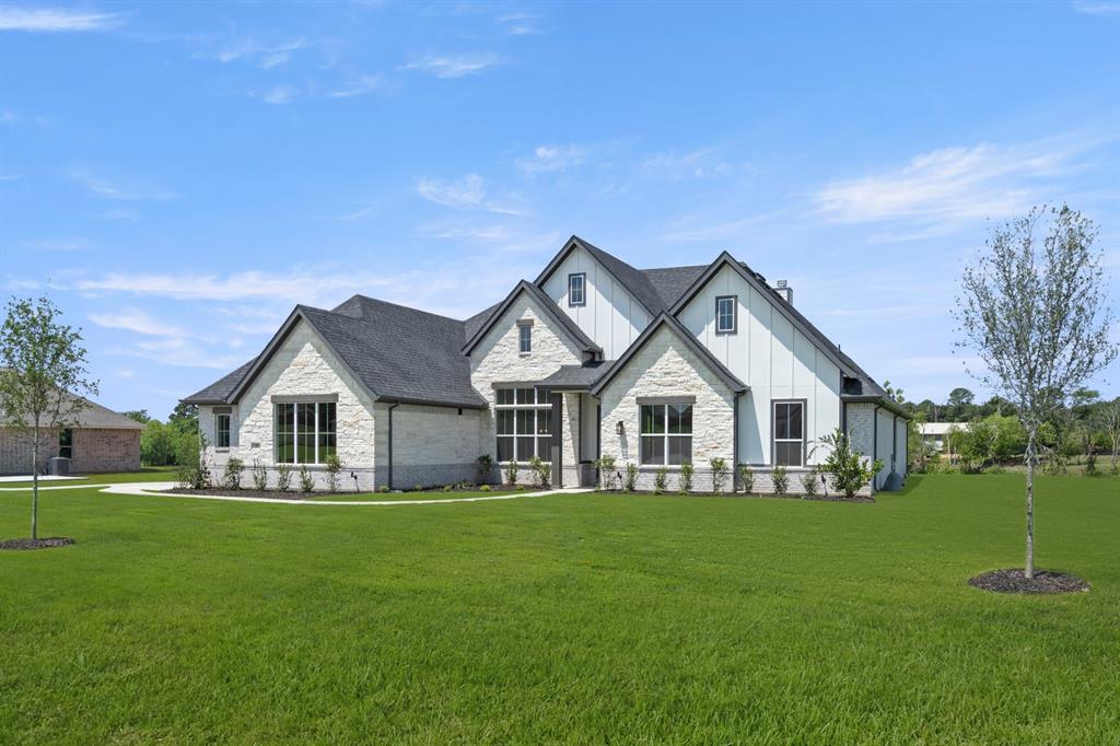 27 Old Crow Road Joshua, TX 76058 - Photo 4 of 35 a front view of house with yard and green space