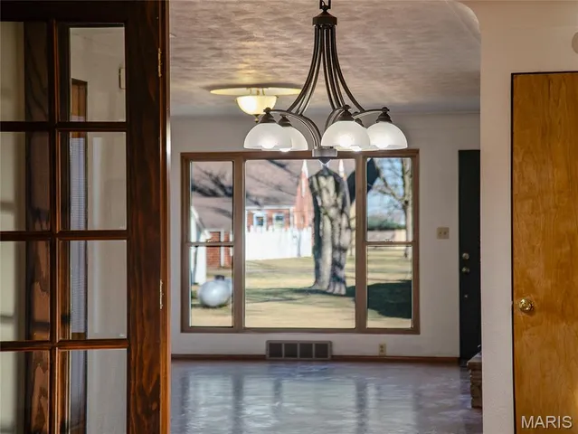 $219,900 | 403 South 5th Street, Owensville, MO 65066