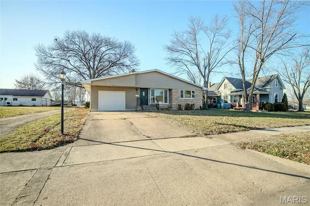 $219,900 | 403 South 5th Street, Owensville, MO 65066