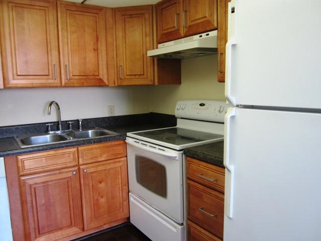 100 Brighton Drive, Unit C Boca Raton, FL 33434 - Photo 10 of 21 Kitchen