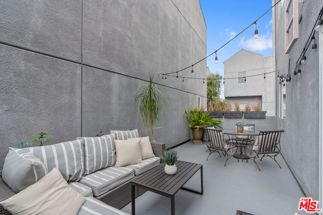 2131 Griffith Park Boulevard Los Angeles, CA 90039 - Photo 14 of 42