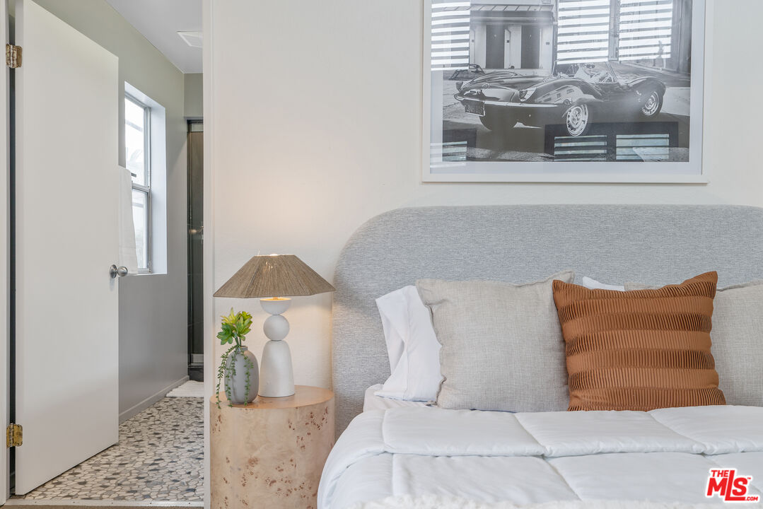 2131 Griffith Park Boulevard Los Angeles, CA 90039 - Photo 29 of 42 a living room with furniture and a window