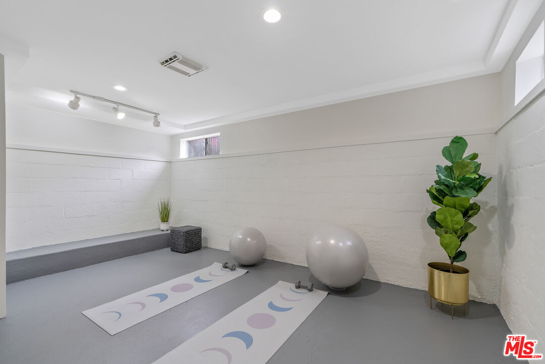 2131 Griffith Park Boulevard Los Angeles, CA 90039 - Photo 37 of 42