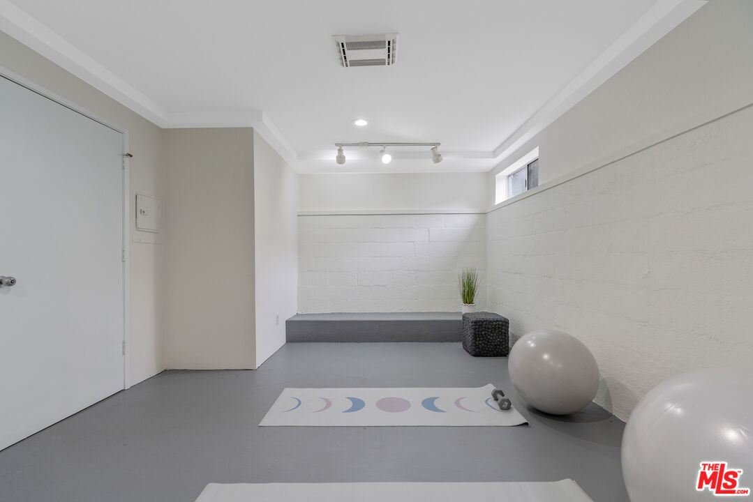 2131 Griffith Park Boulevard Los Angeles, CA 90039 - Photo 38 of 42 a bathroom with a sink and a window